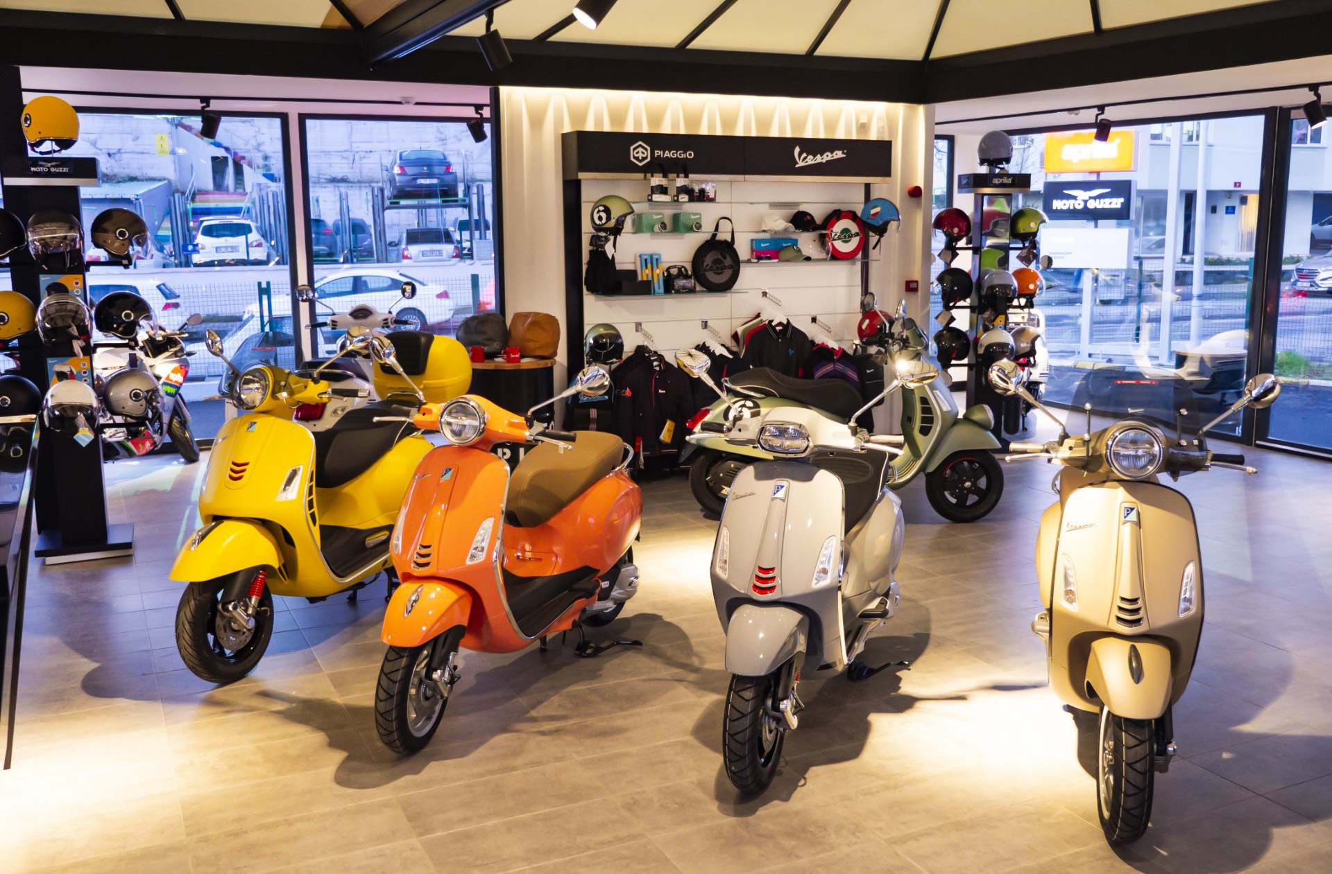 Piaggio открыл 500-й скутер-салон